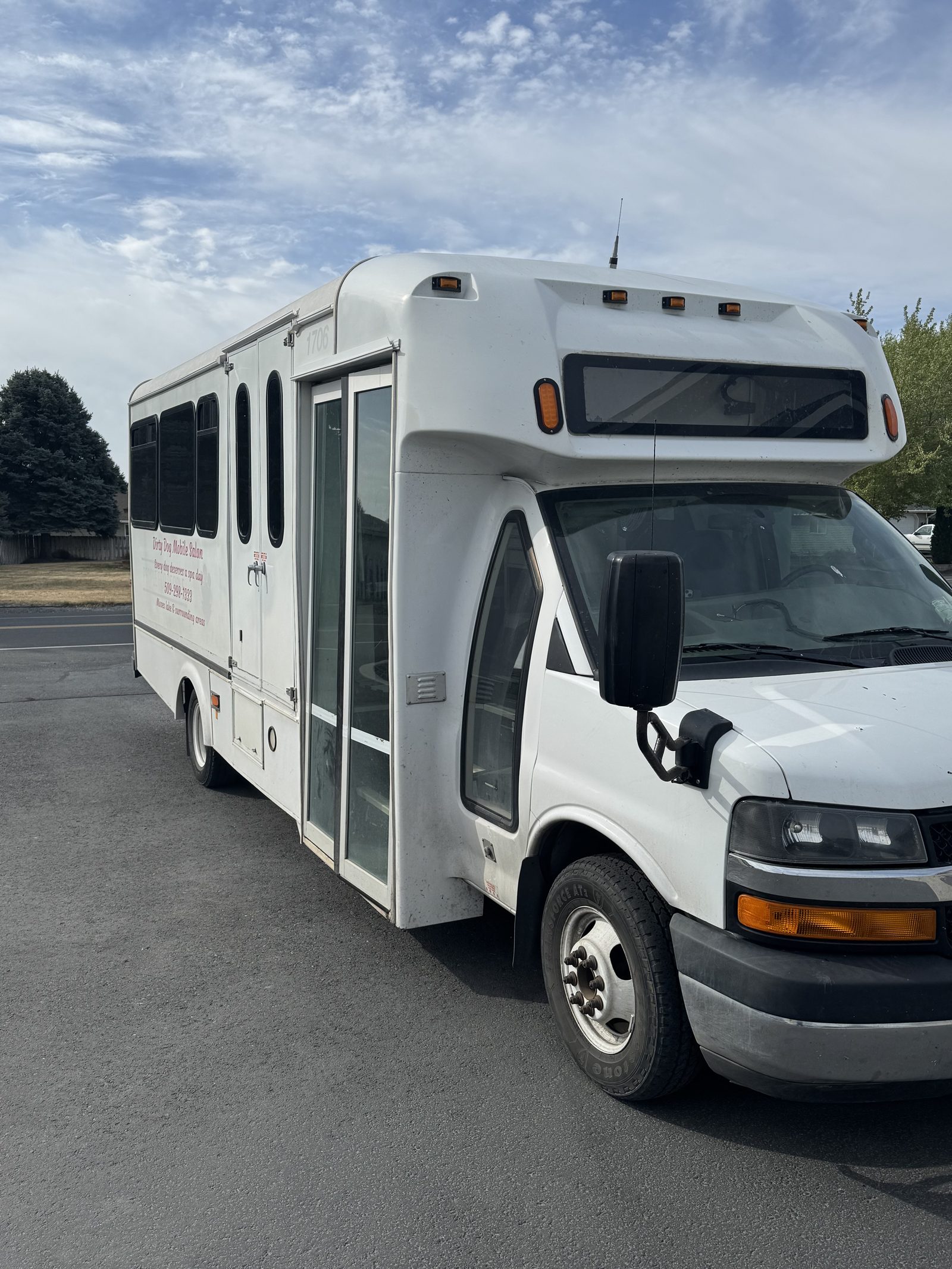 Dirty Dog Mobile Salon grooming van in Moses Lake, Washington